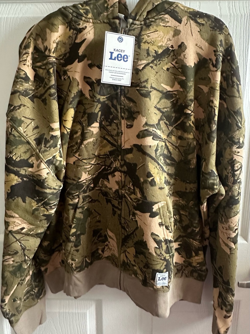 Lee Kacey Women’s Top Camo Hoodie L Middle Of Nowhere Musgraves Country Western
